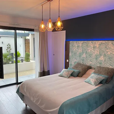 Mini Avec Piscine Et Jacuzzi Prives, Sauna Et Home-cinema A 800m Des Commodites *