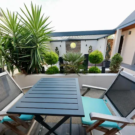 Mini Avec Piscine Et Jacuzzi Prives, Sauna Et Home-cinema A 800m Des Commodites Villa *