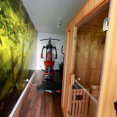 Mini Avec Piscine Et Jacuzzi Prives, Sauna Et Home-cinema A 800m Des Commodites