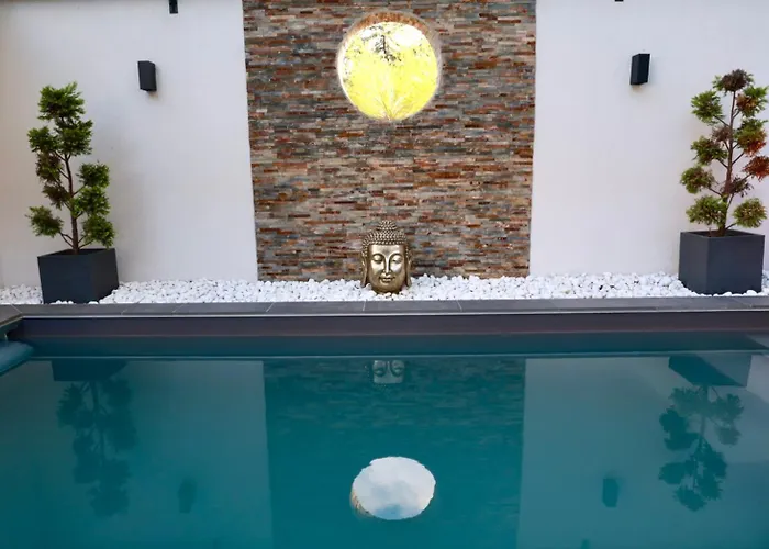 75m2 Avec Piscine Et Jacuzzi Prives, Sauna Et Home-cinema A 800m Des Commodites La Baule