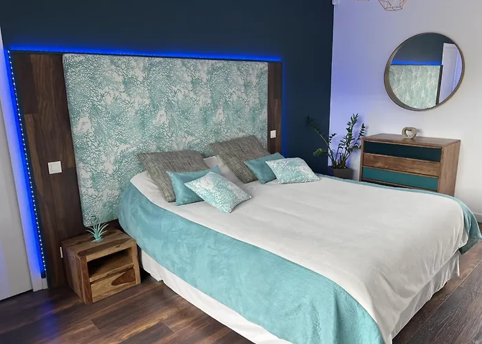 75m2 Avec Piscine Et Jacuzzi Prives, Sauna Et Home-cinema A 800m Des Commodites