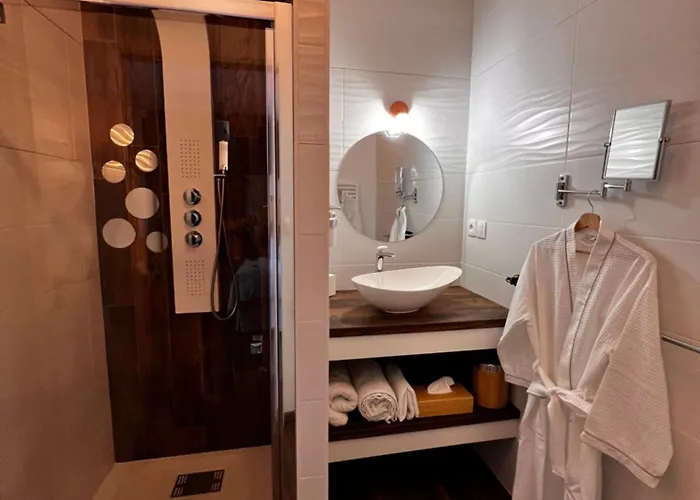 75m2 Avec Piscine Et Jacuzzi Prives, Sauna Et Home-cinema A 800m Des Commodites Vila La Baule