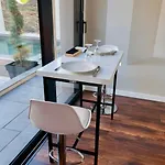 Mini Avec Piscine Et Jacuzzi Prives, Sauna Et Home-cinema A 800m Des Commodites *