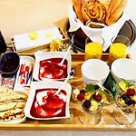 Villa Mini Avec Piscine Et Jacuzzi Prives, Sauna Et Home-cinema A 800m Des Commodites *