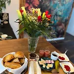 Mini Avec Piscine Et Jacuzzi Prives, Sauna Et Home-cinema A 800m Des Commodites