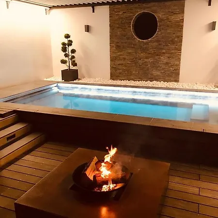 Βίλα 75m2 Avec Piscine Et Jacuzzi Prives, Sauna Et Home-cinema A 800m Des Commodites