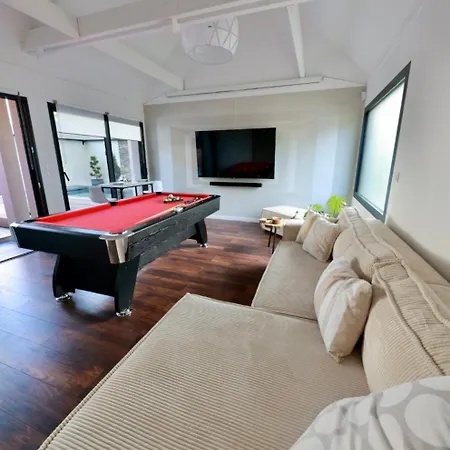 Βίλα 75m2 Avec Piscine Et Jacuzzi Prives, Sauna Et Home-cinema A 800m Des Commodites *