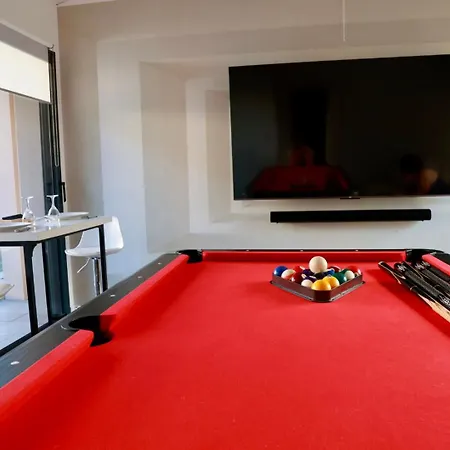Villa Mini Avec Piscine Et Jacuzzi Privés, Sauna Et Home-cinéma à 800m Des Commodités