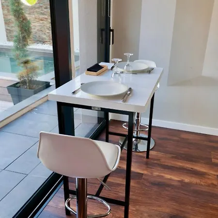 Mini Avec Piscine Et Jacuzzi Privés, Sauna Et Home-cinéma à 800m Des Commodités *