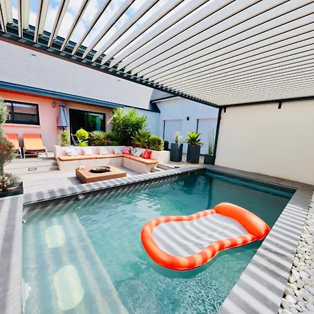 Mini Villa D'Exception Avec Piscine Jacuzzi Sauna Et Home Cinema Prives 别墅 La Baule