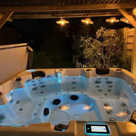Mini Villa D'Exception Avec Piscine Jacuzzi Sauna Et Home Cinema Prives 别墅 *