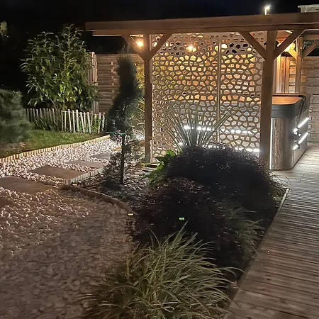 Villa 75m2 Avec Piscine Et Jacuzzi Privés, Sauna Et Home-cinéma à 800m Des Commodités