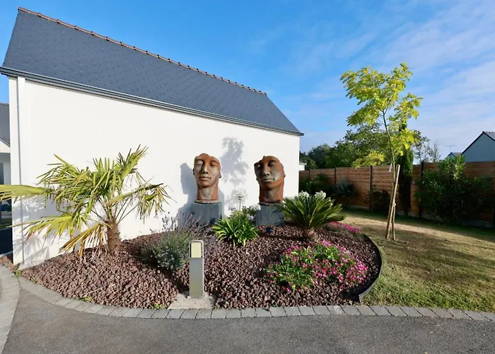 Villa 75m2 Avec Piscine Et Jacuzzi Prives, Sauna Et Home-cinema A 800m Des Commodites *