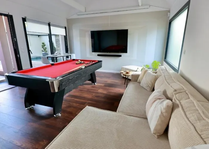 Villa 75m2 Avec Piscine Et Jacuzzi Prives, Sauna Et Home-cinema A 800m Des Commodites *