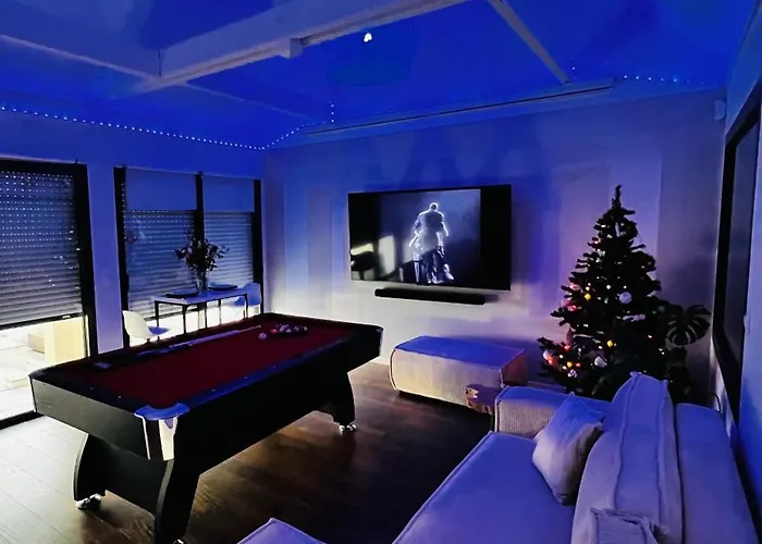 75m2 Avec Piscine Et Jacuzzi Prives, Sauna Et Home-cinema A 800m Des Commodites Villa *