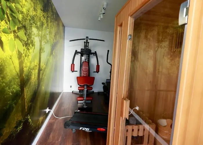 75m2 Avec Piscine Et Jacuzzi Prives, Sauna Et Home-cinema A 800m Des Commodites